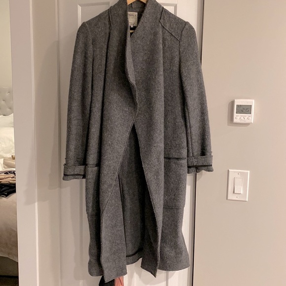 Used - Zara warm jacket. Size S has asymmetrical front. Nice for layering - Picture 1 of 2